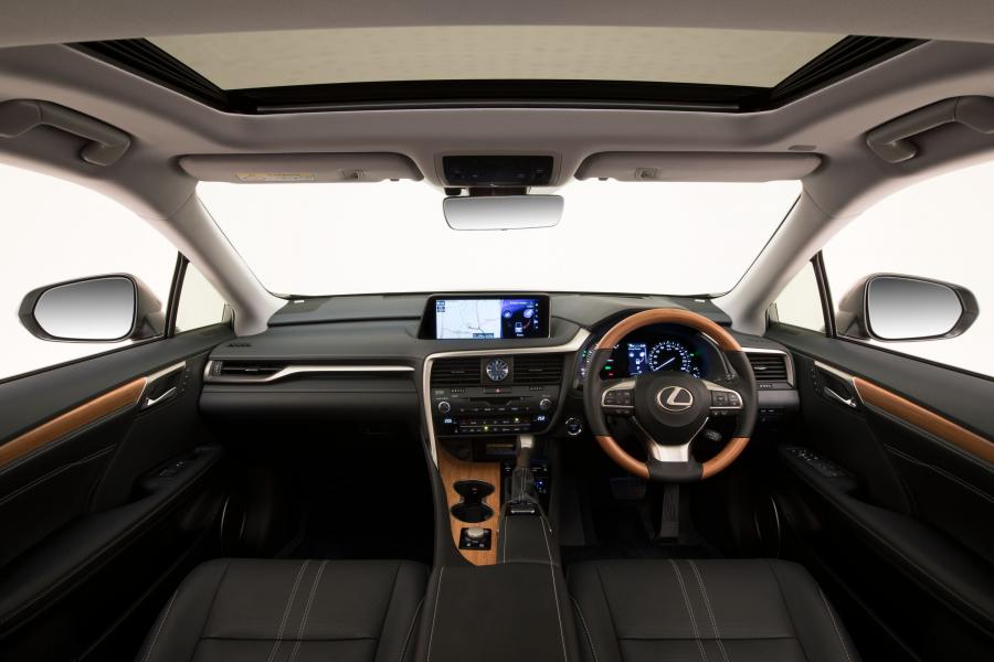 Торпедо Lexus RX450hL 2018 года  (AU) (фото 11 из 22)